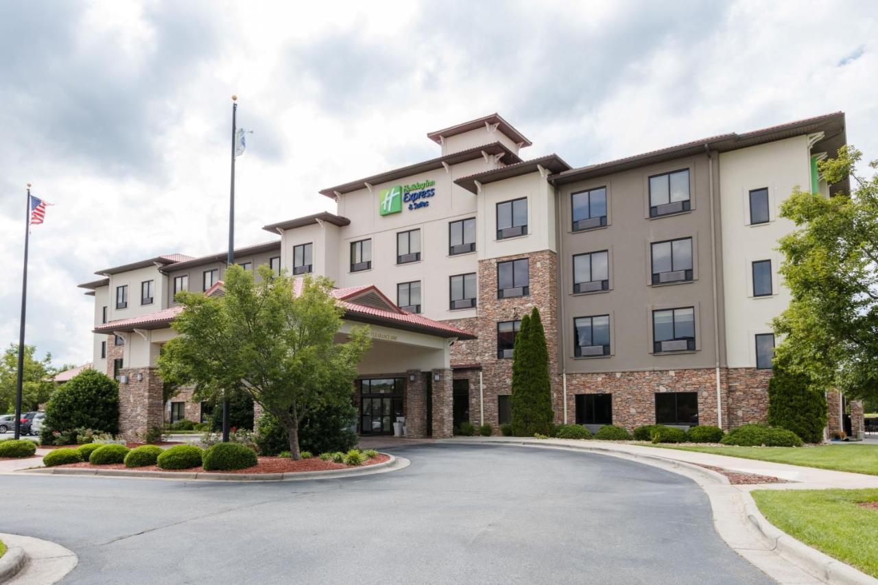 Holiday Inn Express & Suites Lexington North West-The Vineyard By Ihg Eksteriør billede